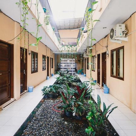 ホテル Reddoorz Near Jalan Gatot Subroto メダン エクステリア 写真