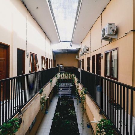 ホテル Reddoorz Near Jalan Gatot Subroto メダン エクステリア 写真
