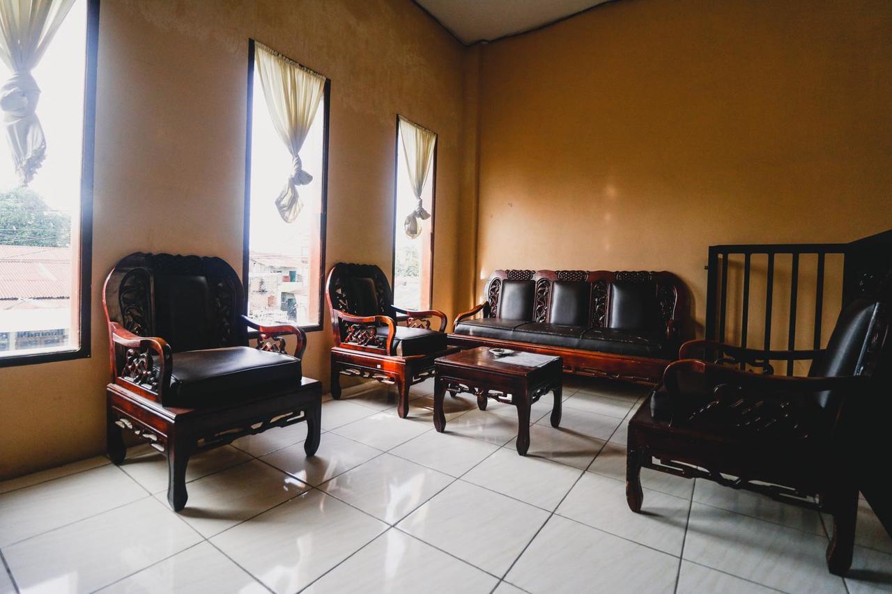 ホテル Reddoorz Near Jalan Gatot Subroto メダン エクステリア 写真