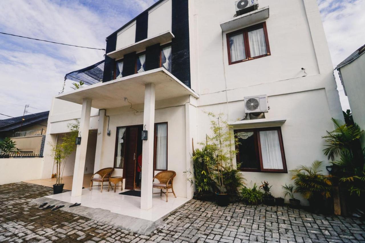 ホテル Reddoorz Near Jalan Gatot Subroto メダン エクステリア 写真