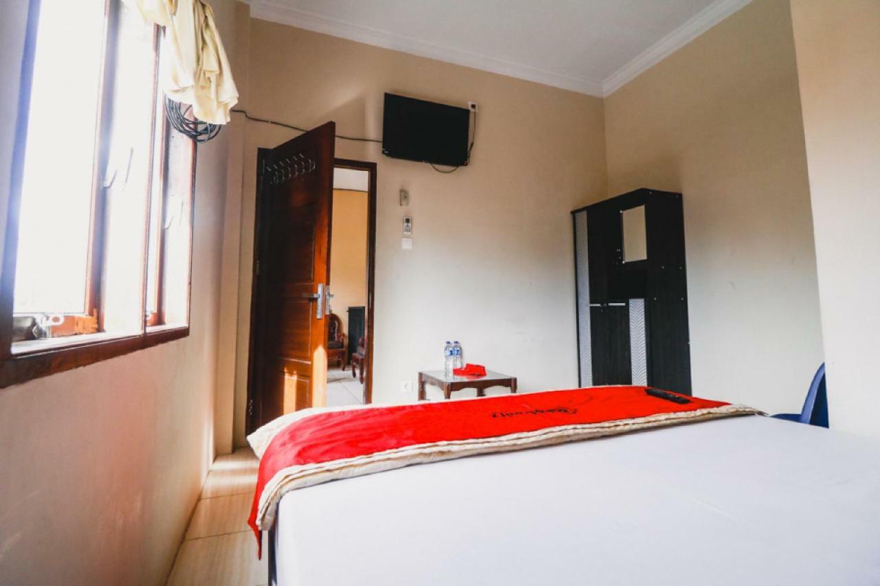 ホテル Reddoorz Near Jalan Gatot Subroto メダン エクステリア 写真