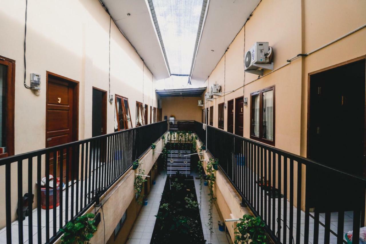 ホテル Reddoorz Near Jalan Gatot Subroto メダン エクステリア 写真