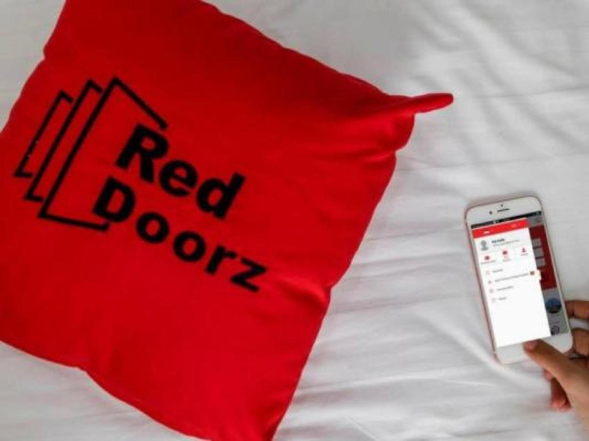 ホテル Reddoorz Near Jalan Gatot Subroto メダン エクステリア 写真